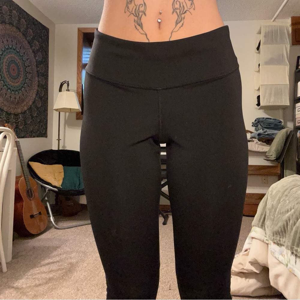 Old Navy Dry Fit Mid Rise Black Leggings - Picture 2 of 4
